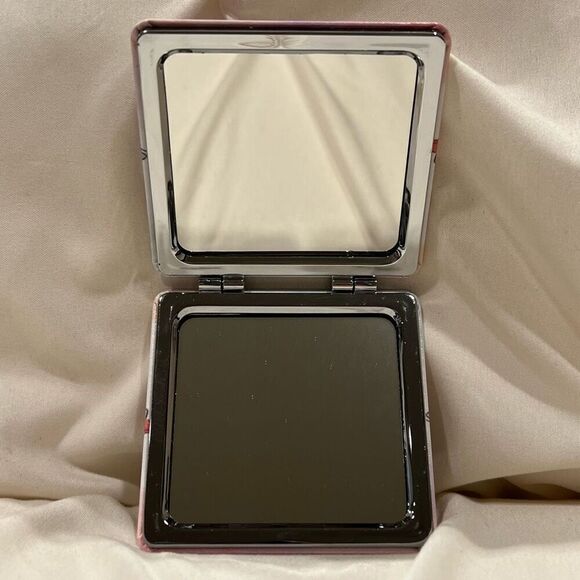 Disney Lilo & Stitch Stitch Cotton Candy Compact Mirror Pocket Makeup Mirror NEW - Picture 4 of 4